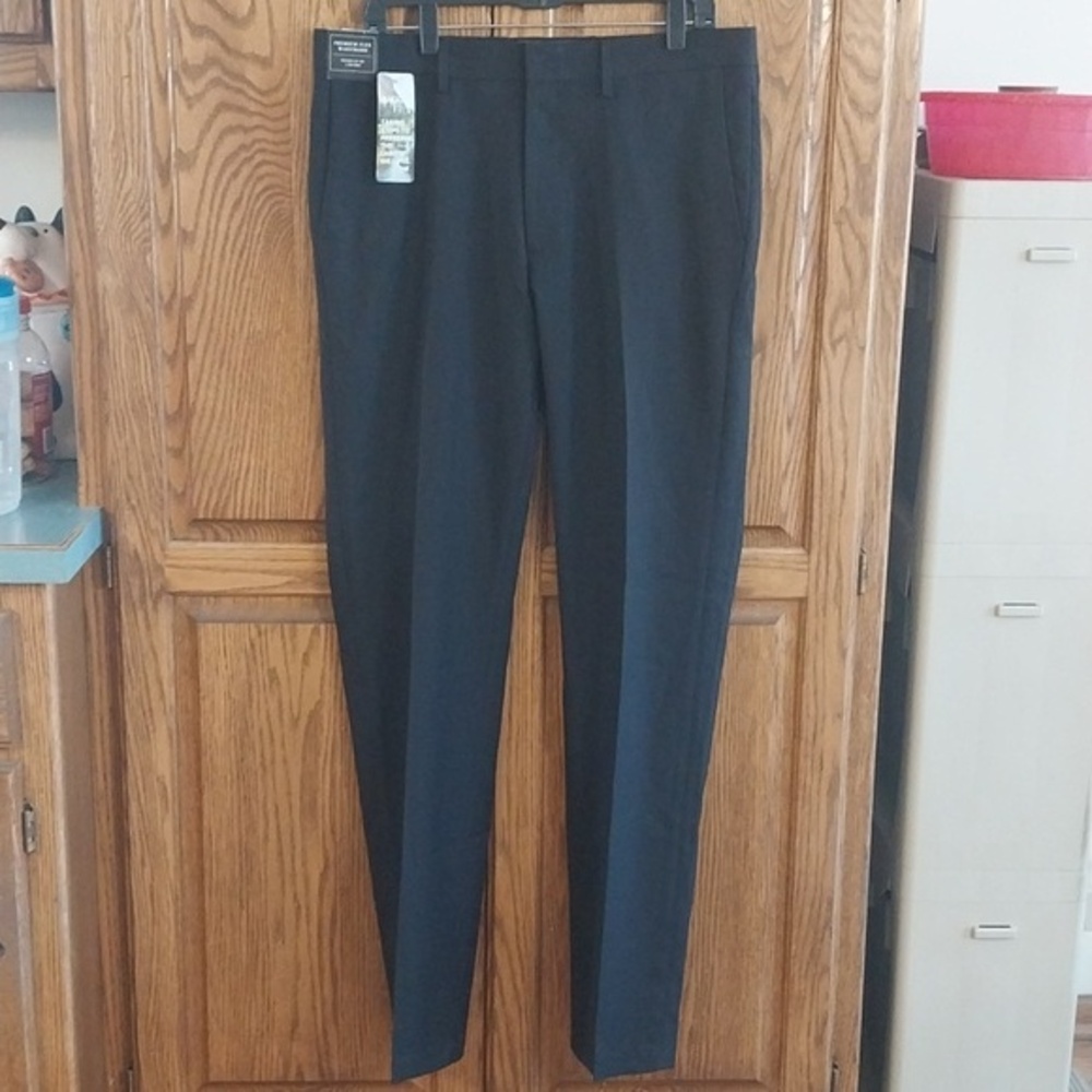 Haggar NWT Men's 34x34 Premium Comfort Dress Pants Slim Cut Black Flex Waistband